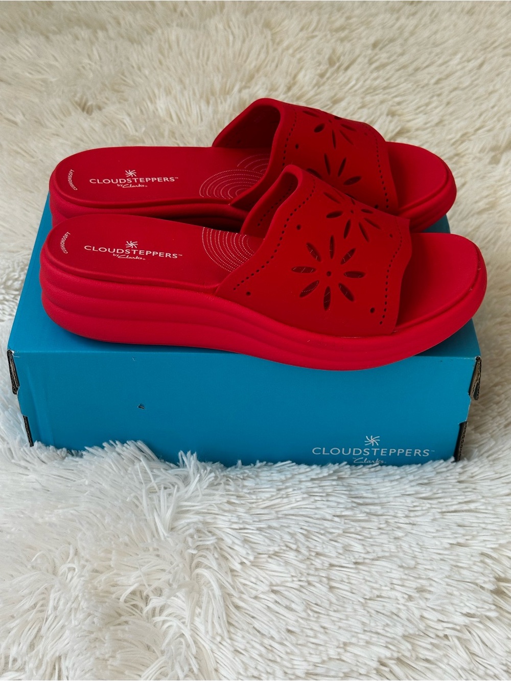 CLOUDSTEPPERS by Clarks Red Slide Sandals Women’s 7 Cushion Soft Comfort NEW
